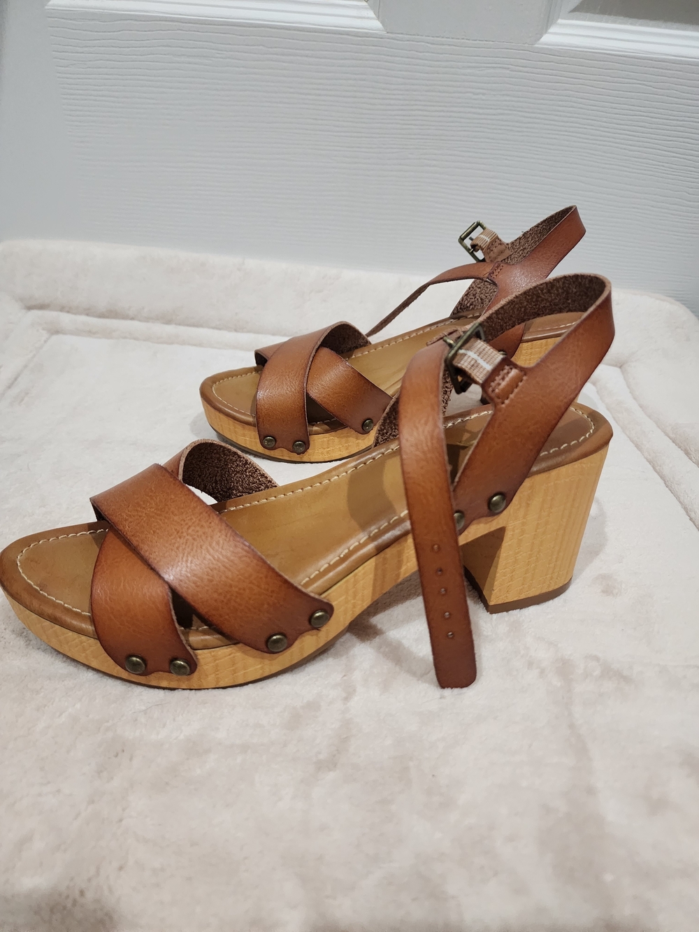 MIA Brown Leather Clog Sandals with Block Heel - Picture 4 of 4